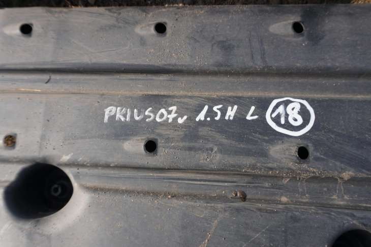 Toyota Prius II Osłony Dolne 51442-47021 58228-47010 53286-47010 53289-47010 - Image 2