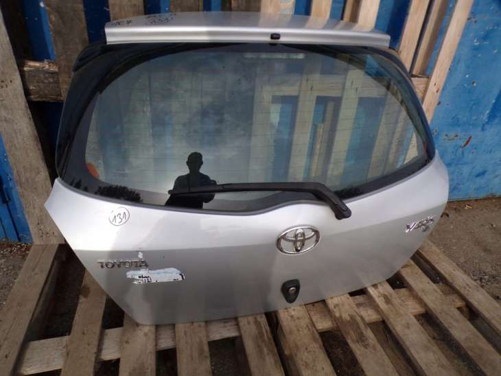 Toyota Yaris II 2006 Klapa Bagażnika Szyba 1e7 Nr.131