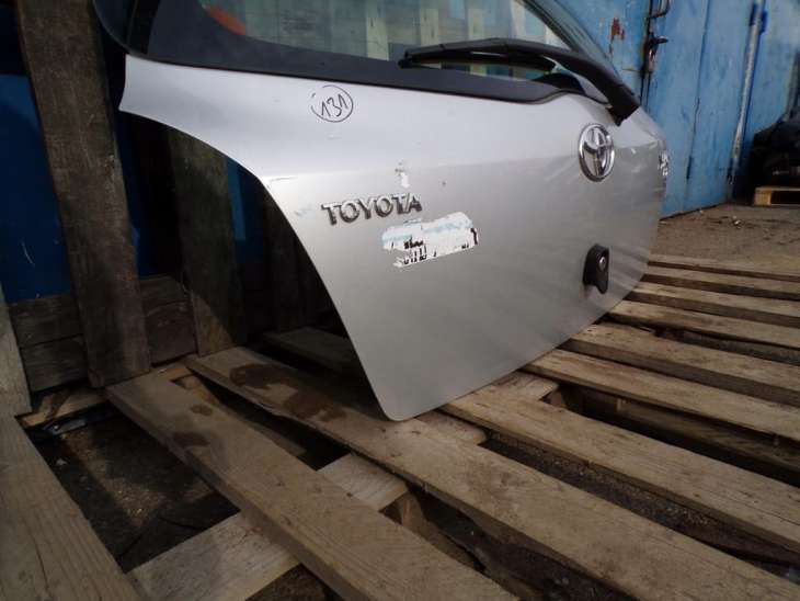 Toyota Yaris II 2006 Klapa Bagażnika Szyba 1e7 Nr.131 - Image 3