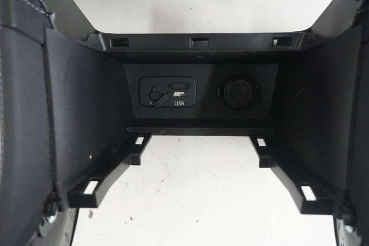 Subaru Impreza Liftback Gt Konsola Deska Rozdzielcza 66040fl000 - Image 3
