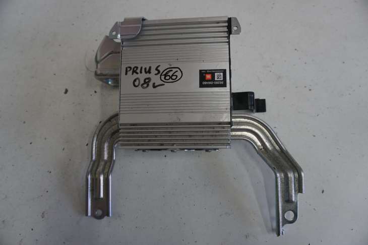 Toyota Prius II Wzmacniacz 86280-0w460