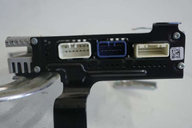 Toyota Prius II Wzmacniacz 86280-0w460 - Image 3