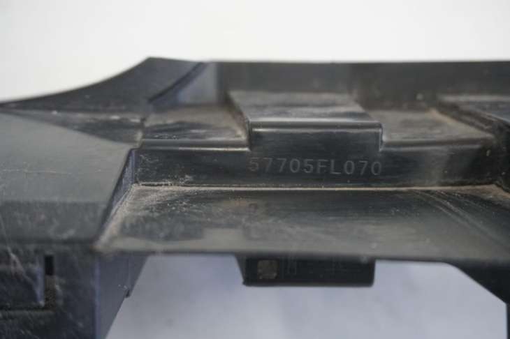 Subaru Impreza Liftback Gt Listwa Zderzaka 57705fl070 - Image 3