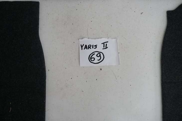 Toyota Yaris II Wykładzina Bagażnika - Image 2