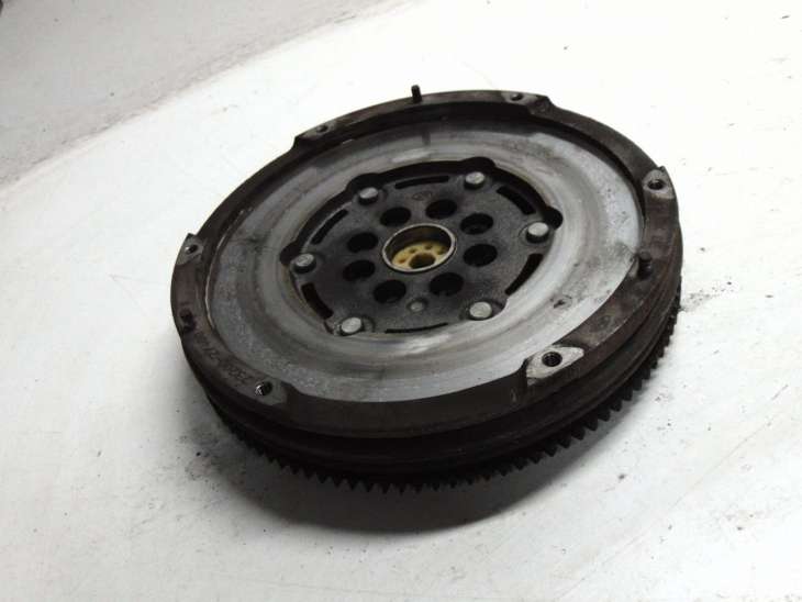 HYUNDAI TUCSON 2007R 2.0D SPRZEGLO KOLO DWUMASOWE TARCZA - Image 3