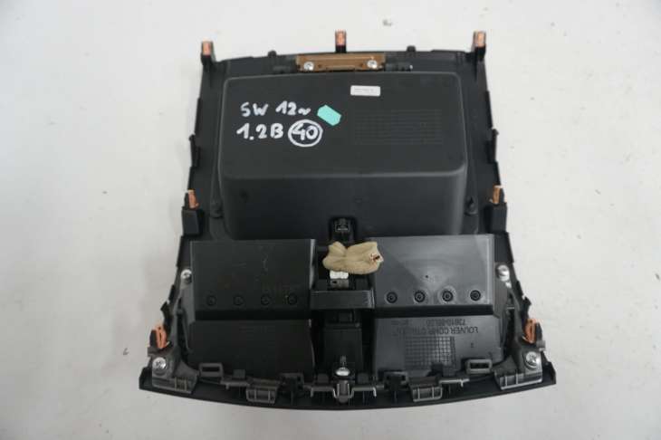 Suzuki Swift Mk7 IV Kratka Wentylacyjna Schowek 73820-68la - Image 4