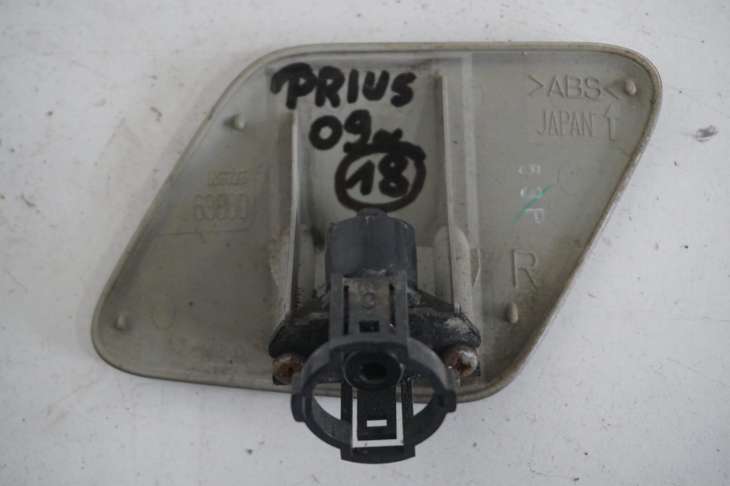 Toyota Prius III Zaślepka Spryskiwacza R Koito 63800 - Image 2
