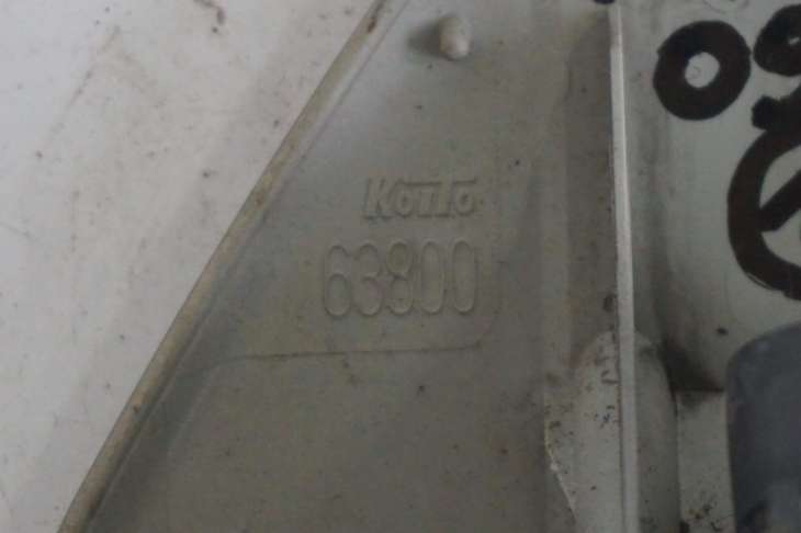 Toyota Prius III Zaślepka Spryskiwacza R Koito 63800 - Image 3