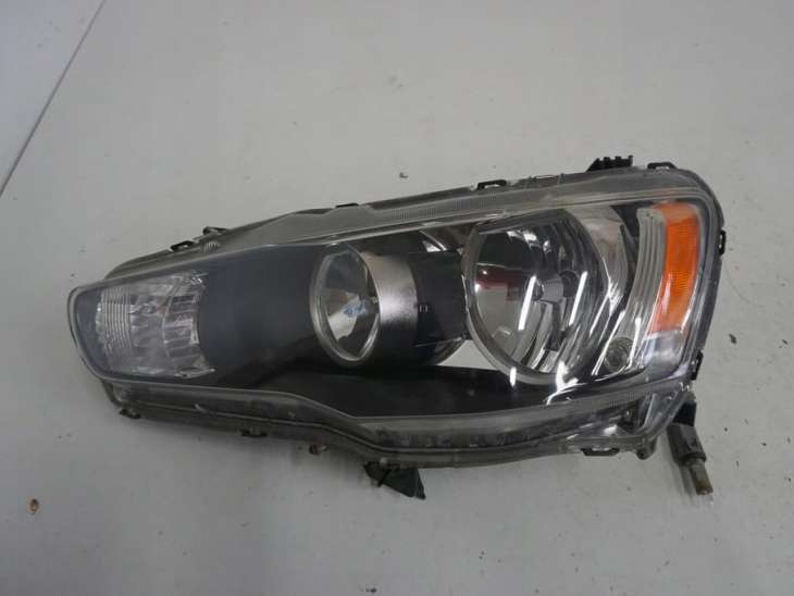 Mitsubishi Lancer Sportback VIII Lampa Lewa Europa Klosz