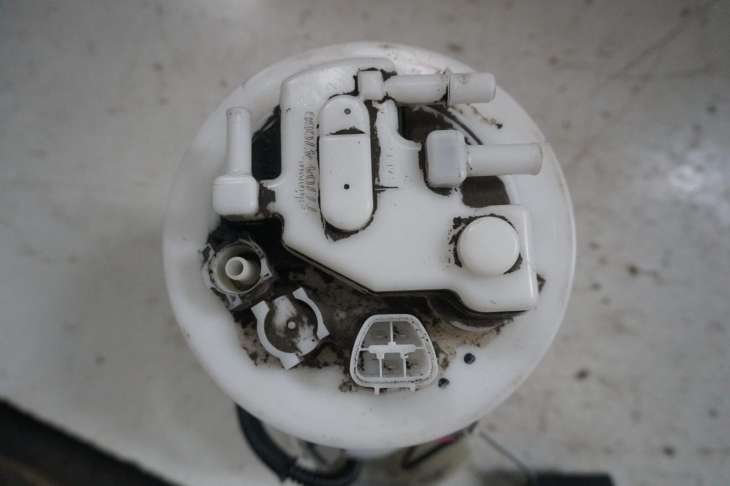 Toyota Prius III 1,8 Hybryda Pompa Paliwa 77704-47060 - Image 6