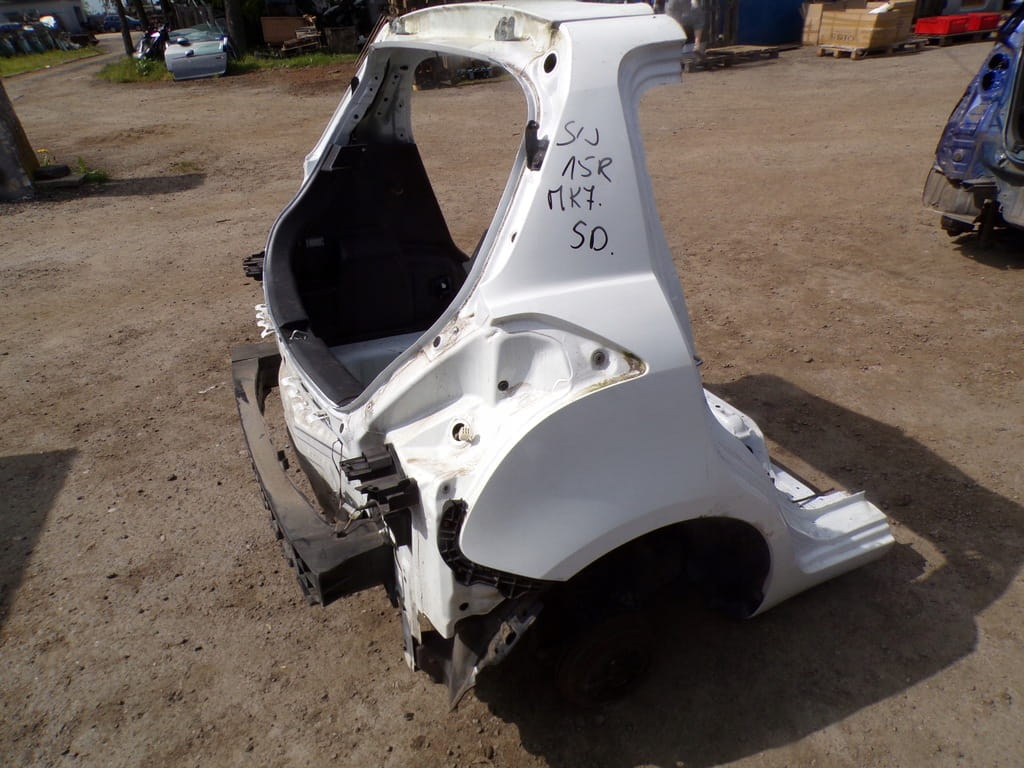 Suzuki Swift IV Mk7 2015r Tył Błotnik Prawy Lewy Pas Tylny 26u
