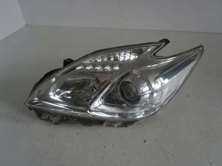 Toyota Prius III W3 2010r Lampa Przednia Lewa Uk
