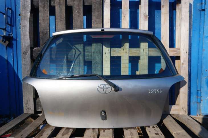 Toyota Yaris I Klapa Bagażnika 1d2 Szyba