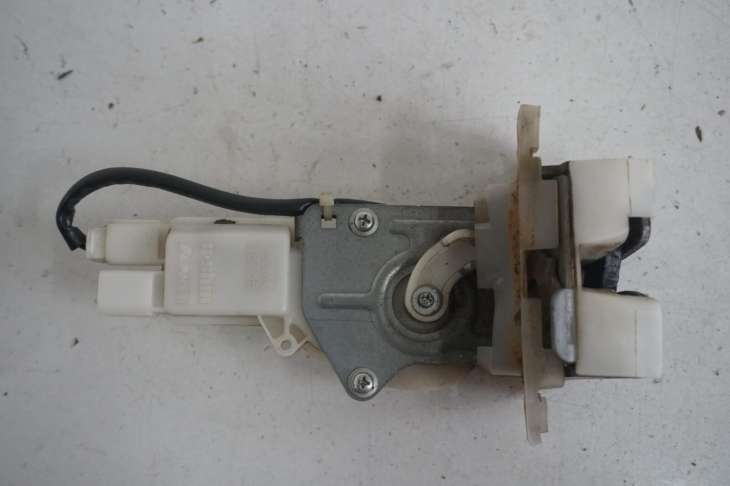 Suzuki Swift IV Zamek Klapy Tylnej Bagażnika B6765 Europejski - Image 3