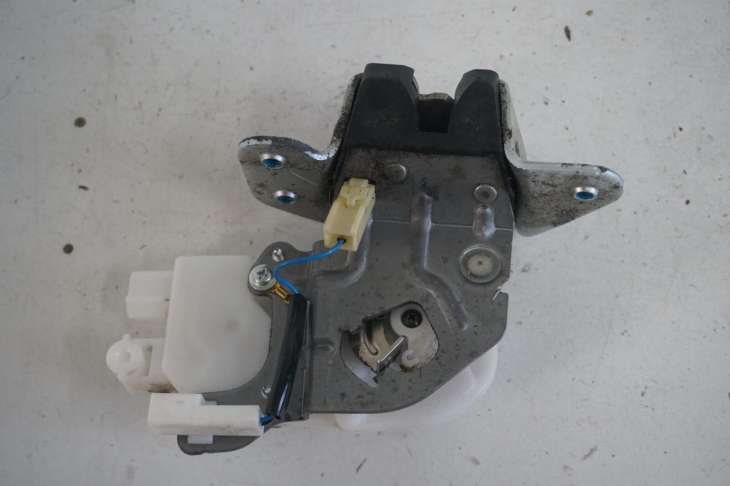 Mitsubishi Lancer VIII Zamek Klapy Bagażnika Europejski - Image 3