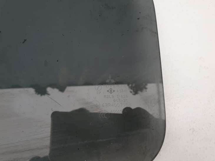 Mitsubishi Outlander I 2005r Szyba Lewa Tylna Tyl - Image 3