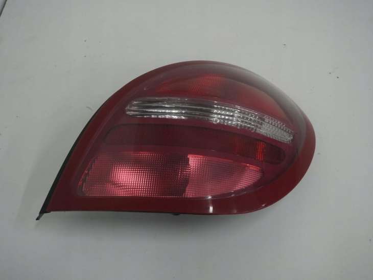 Nissan Almera N16 Lampa Prawa Tylna