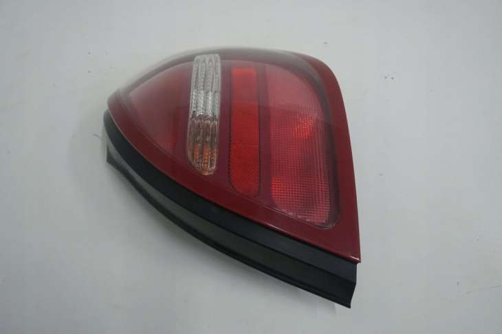 Nissan Almera N16 Lampa Prawa Tylna - Image 2