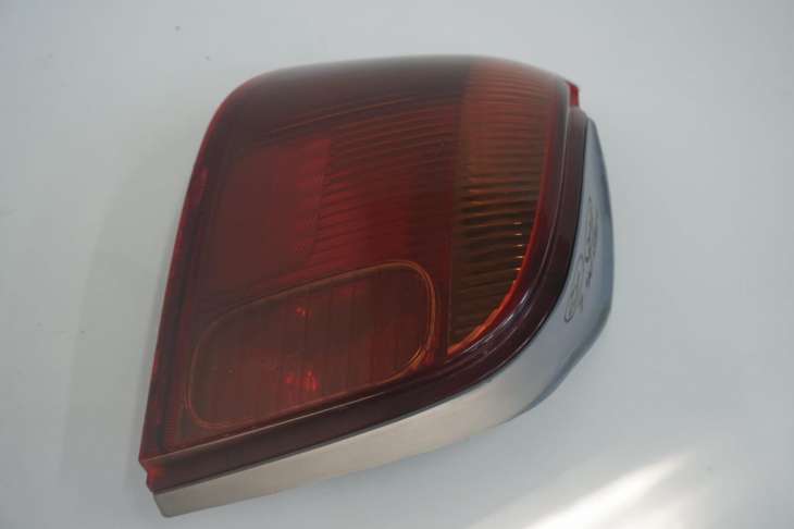 Toyota Yaris I Lift 03-06 Lampa Lewy Tył 52-053 - Image 4