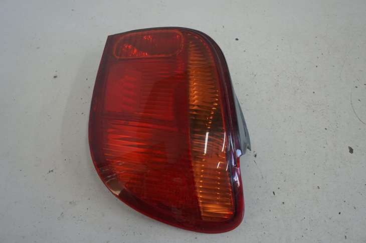 Toyota Yaris I Lift 03-06 Lampa Prawy Tył Angielska - Image 4