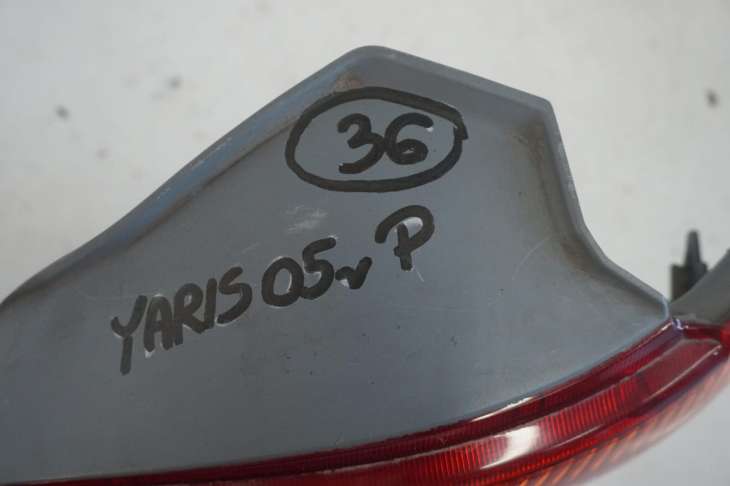 Toyota Yaris I Lift 03-06 Lampa Prawy Tył Angielska - Image 5
