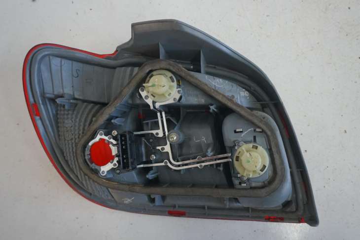 Toyota Yaris I Lift 03-06 Lampa Prawy Tył Angielska - Image 6
