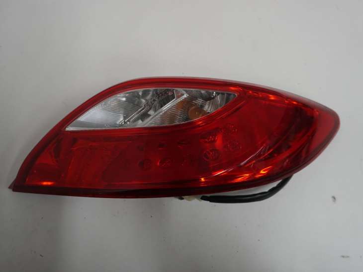 Mazda 2 II De Lampa Prawa Tylna D65151150