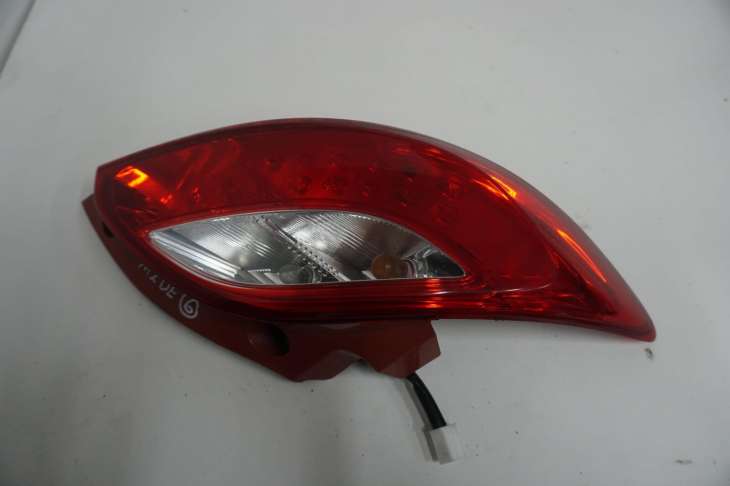Mazda 2 II De Lampa Lewa Tylna D65151160 - Image 3
