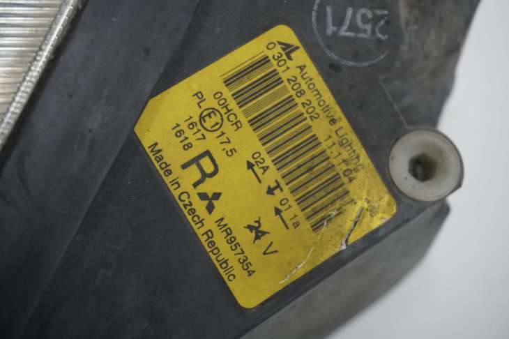 Mitsubishi Colt Lampa Przednia Prawa Europejska 0301208202 - Image 7