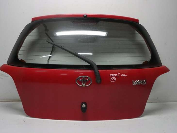 Toyota Yaris I Klapa Bagażnika Szyba Czerwona