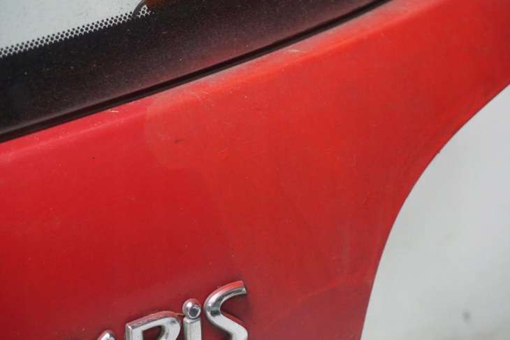Toyota Yaris I Klapa Bagażnika Szyba Czerwona - Image 3
