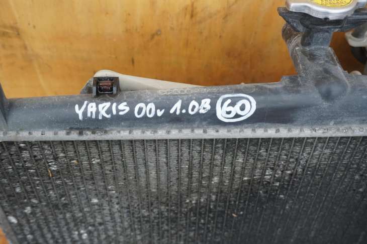 Toyota Yaris I Chłodnica Wody Wentylator 422171-9872 263500-5250 - obrazek 2