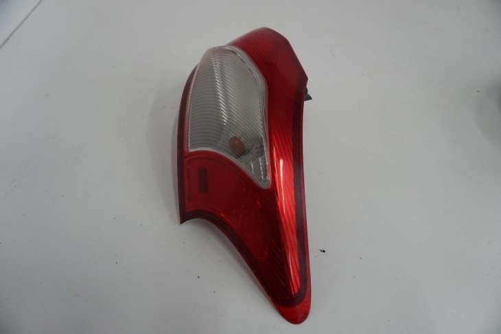 Mitsubishi Lancer VIII X Lampa Prawa Tylna Koito 220-87977 Nr.35 - Image 2