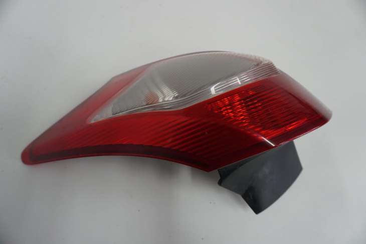 Mitsubishi Lancer VIII X Lampa Prawa Tylna Koito 220-87977 Nr.35 - Image 3