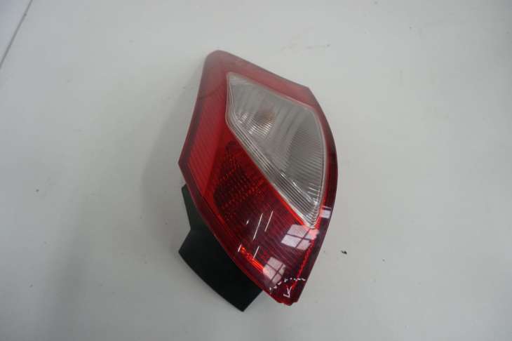 Mitsubishi Lancer VIII X Lampa Prawa Tylna Koito 220-87977 Nr.35 - Image 4