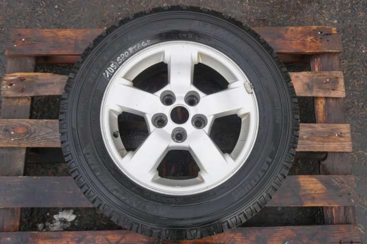 Kia Sportage II Felga 16 5x114.3 Et46 235/60r16 Nr.105