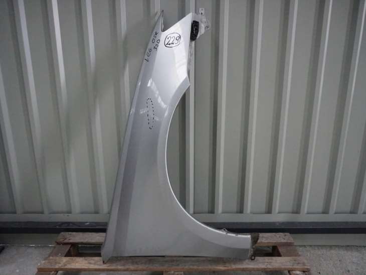 Subaru Legacy IV Błotnik Prawy Przedni 39d 2004-2006rok Srebrny