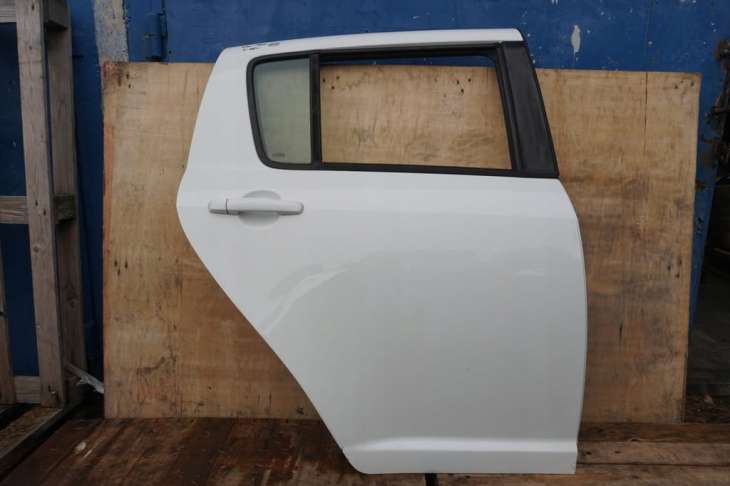 Suzuki Swift Mk6 III Drzwi Prawe Tylne 26u Nr.62