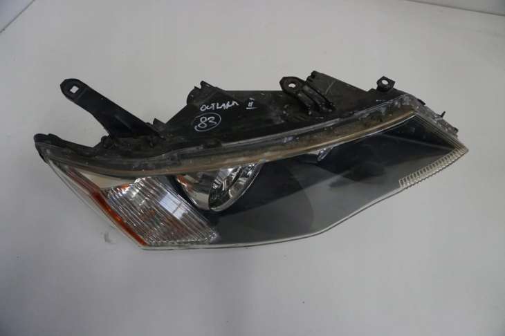 Mitsubishi Outlander II Lampa Prawa Przednia Uk Nr.83