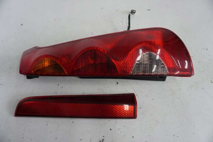 Nissan Note E11 Lampa tyln prawa 2007rok