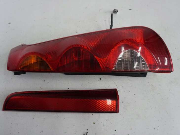 Nissan Note E11 Lampa tyln prawa 2007rok