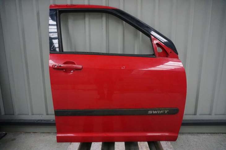Suzuki Swift Mk6 III Drzwi Prawe Przednie Zcf Czerwone Szyba Nr.405
