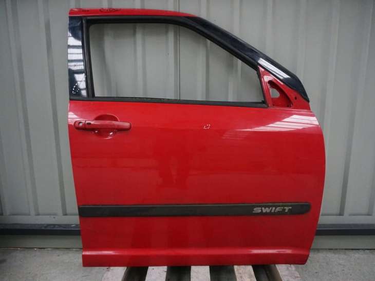 Suzuki Swift Mk6 III Drzwi Prawe Przednie Zcf Czerwone Szyba Nr.405