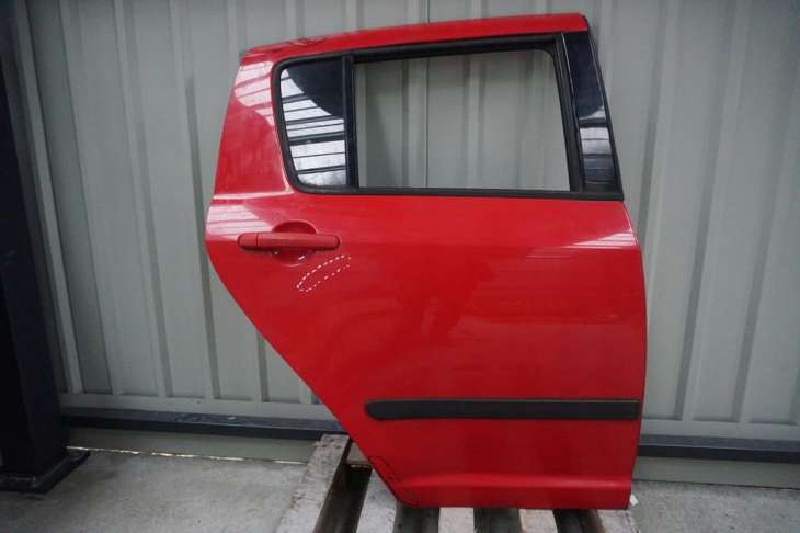 Suzuki Swift Mk6 III Drzwi Prawe Tylne Zcf Czerwone Szyba Nr.412