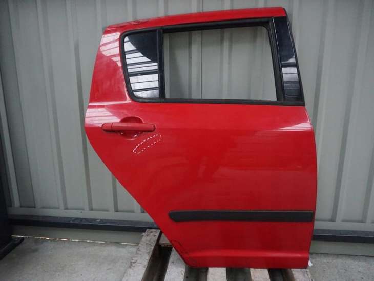 Suzuki Swift Mk6 III Drzwi Prawe Tylne Zcf Czerwone Szyba Nr.412