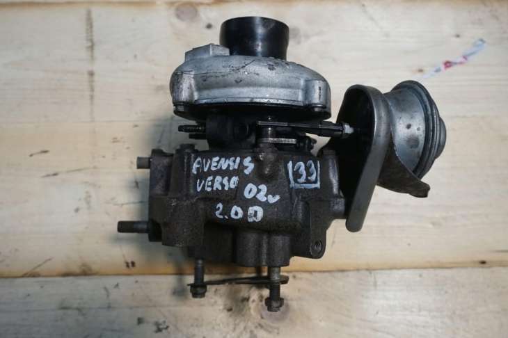 Toyota Avensis Verso Turbosprężarka 17201-27040