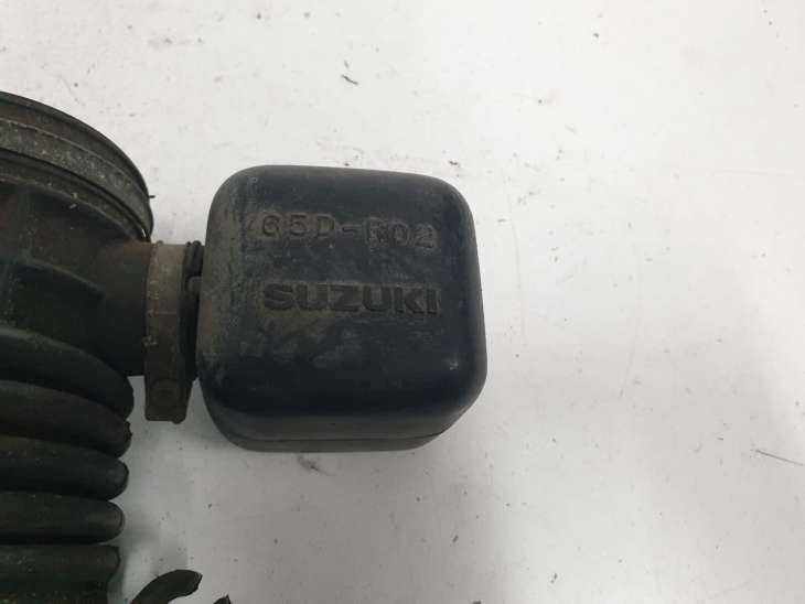 Suzuki VItara I 2003r 2.0b Rura Dolotowa Przewód Powietrza 65d-R02 (219) - Image 4
