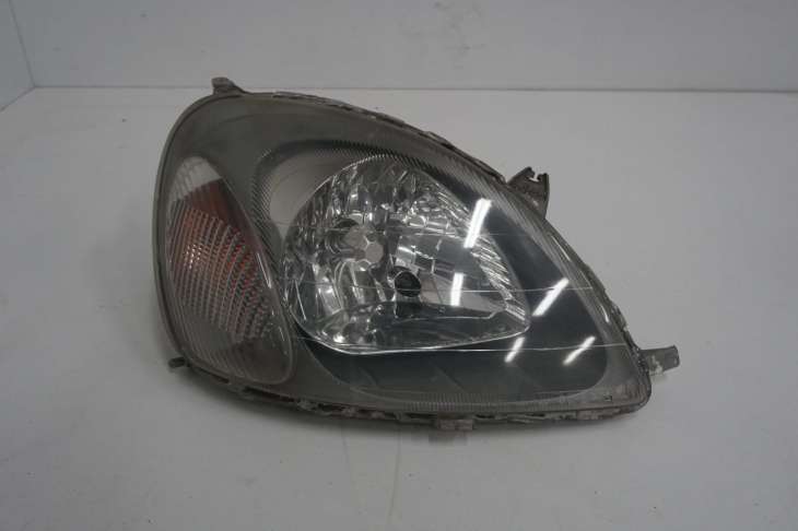Toyota Yaris I Lampa Prawa Przednia Europa Nr.82
