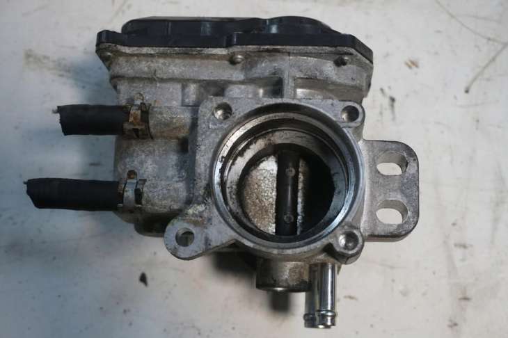 Toyota Yaris II Przepustnica 22030-23010 1.3 Benzyna 2007rok - Image 3