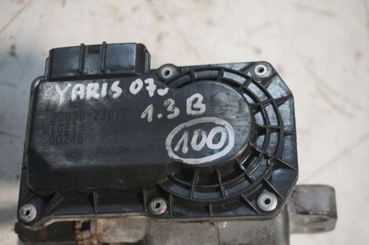 Toyota Yaris II Przepustnica 22030-23010 1.3 Benzyna 2007rok - Image 4